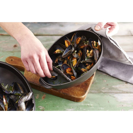 Nồi Hấp Trai Gang Tráng Men Staub 1004071 1.9 lít Bề Mặt Nhám Đen