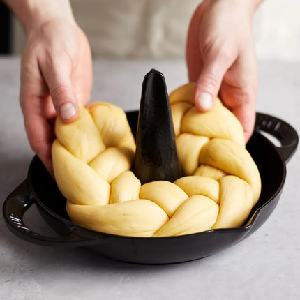 STAUB | Cast Iron Chicken Roaster – Ø 24 cm - Black - Dual Pour Spouts, Oven to 260°C