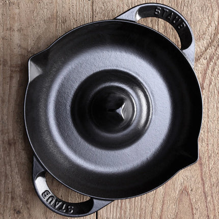 STAUB | Cast Iron Chicken Roaster – Ø 24 cm - Black - Dual Pour Spouts, Oven to 260°C