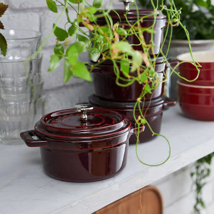STAUB | Cocotte Round Enamelled Cast Iron Casserole Dish – Ø 180 mm – Grenadine Red