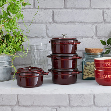 STAUB | Cocotte Round Enamelled Cast Iron Casserole Dish – Ø 180 mm – Grenadine Red