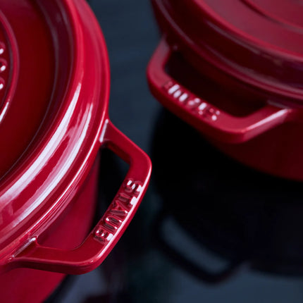STAUB | Cocotte Round Enamelled Cast Iron Casserole Dish – Ø 260–270 mm – Bordeaux Red