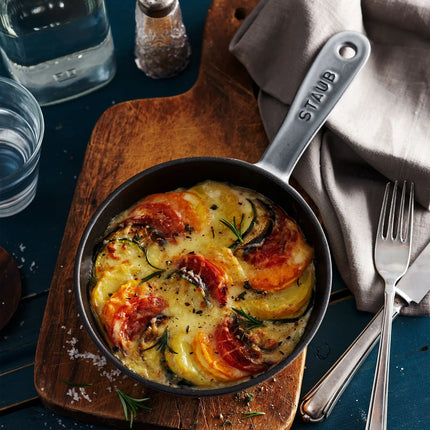 STAUB| Round Enameled Cast Iron Skillet – Ø 16 cm - Rustic Graphite Grey, No Pour Spout