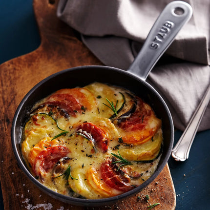 STAUB| Round Enameled Cast Iron Skillet – Ø 16 cm - Rustic Graphite Grey, No Pour Spout