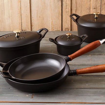 STAUB| Round Enameled Cast Iron Skillet Frying Pan – Ø 28 cm - Black, Vintage, Lighter, No Pour Rim, Not Oven-Safe