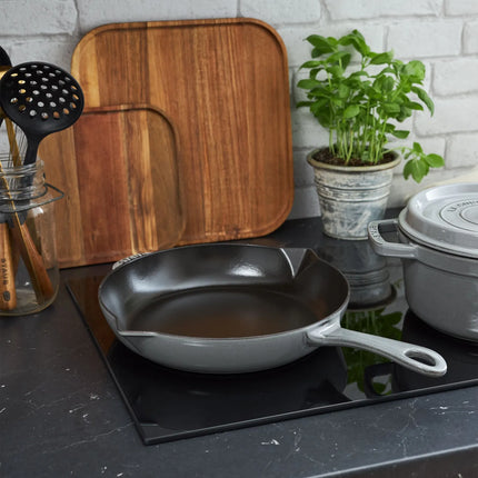 STAUB| Round Enameled Cast Iron Skillet Frying Pan with Pour Spouts – Ø 26 cm - Graphite Grey