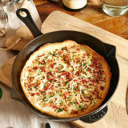 STAUB| Round Enameled Cast Iron Skillet Frying Pan with Pour Spouts – Ø 26 cm - Black