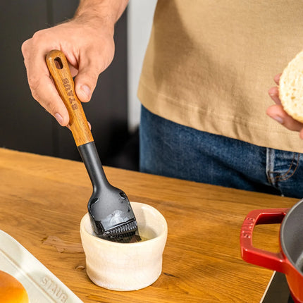 STAUB | Silicone Pastry & Basting Brush 22 cm – Black - Acacia Wood Handle - Non-Stick Safe