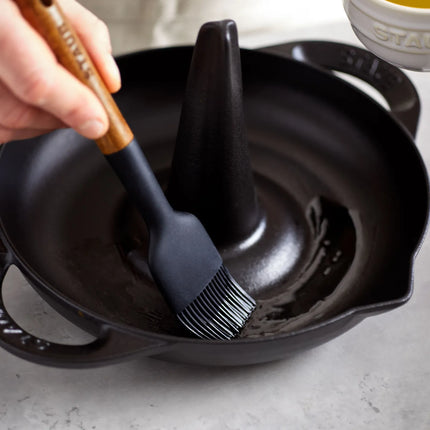 STAUB | Silicone Pastry & Basting Brush 22 cm – Black - Acacia Wood Handle - Non-Stick Safe