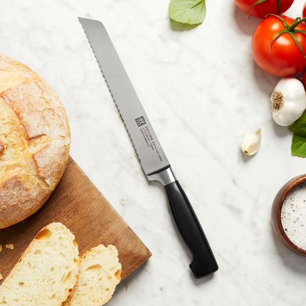 ZWILLING | Four Star Bread Knife – 20 cm blade - serrated edge for bread & rolls - FRIODUR ice-hardened