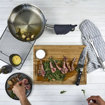 ZWILLING | Oiled Bamboo Chopping Board with Juice Groove – 420×310 mm - Reversible